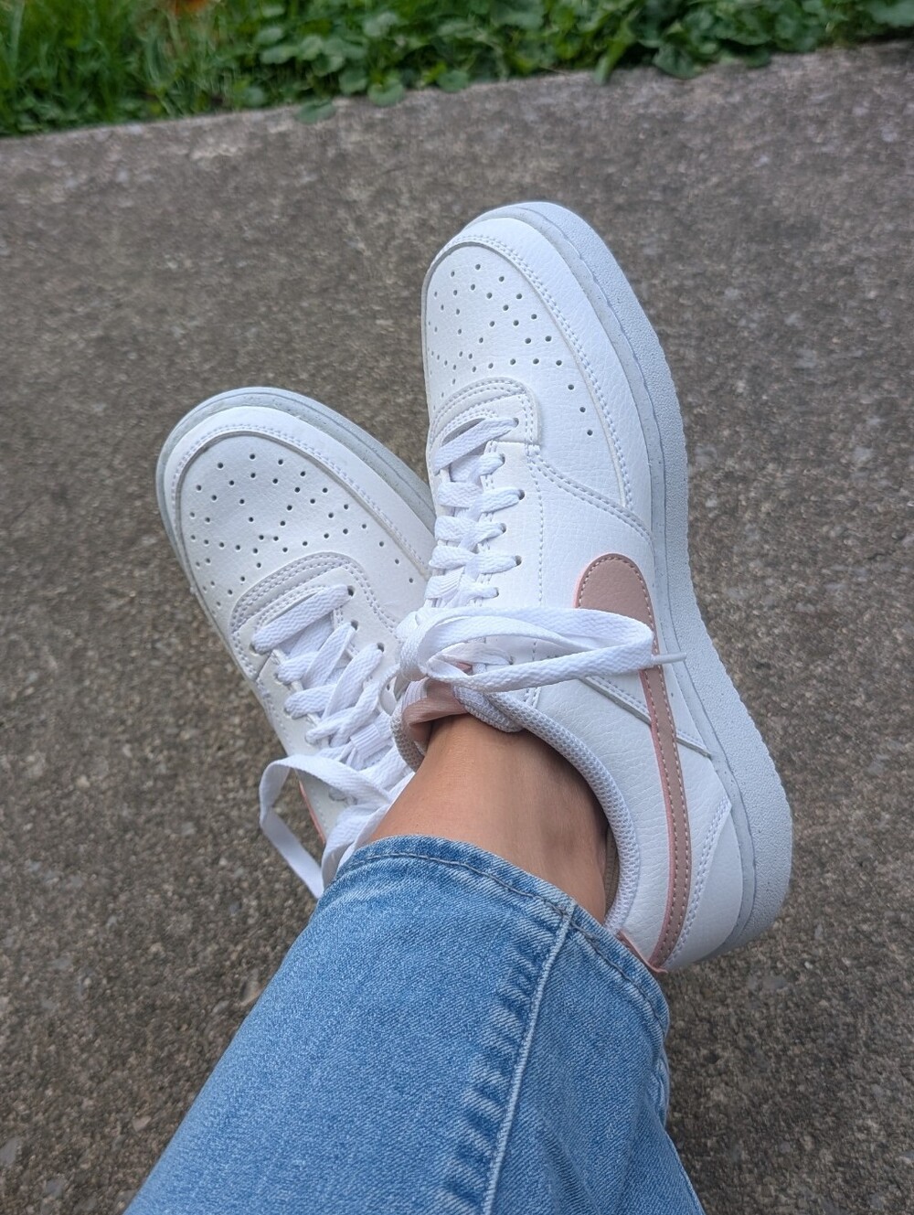 White Women’s Nike Low Court Sneakers with Pink Accent